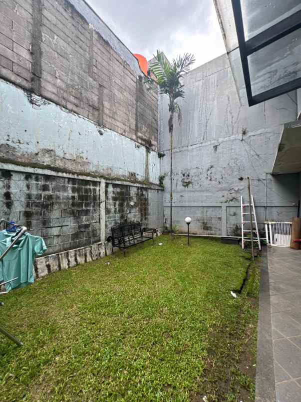 dijual rumah jl zambrud i no b 17