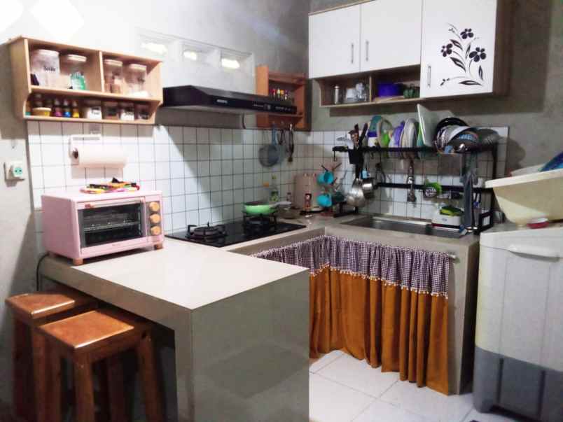 dijual rumah jln prasaja perumahan puri