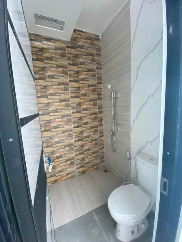 dijual rumah jln radar auri raya