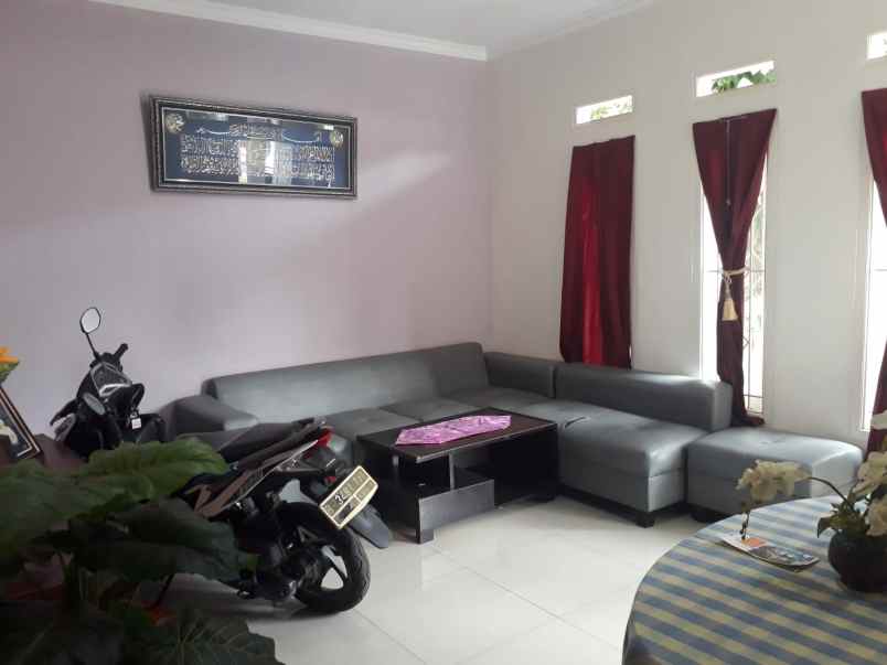 dijual rumah jln tole iskandar sukamaju