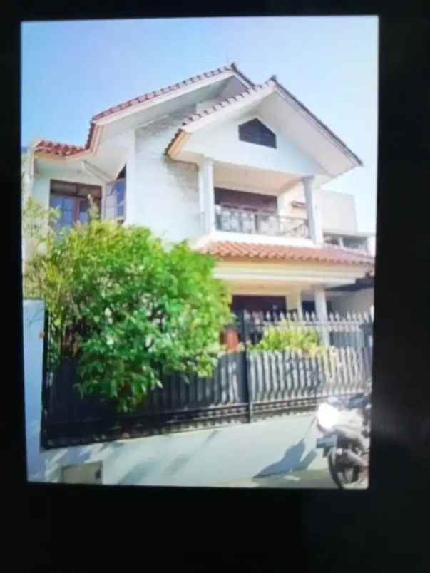 dijual rumah kebayoran baru