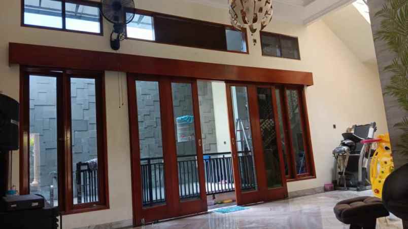 dijual rumah kebayoran lama