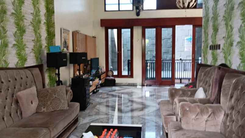 dijual rumah kebayoran lama