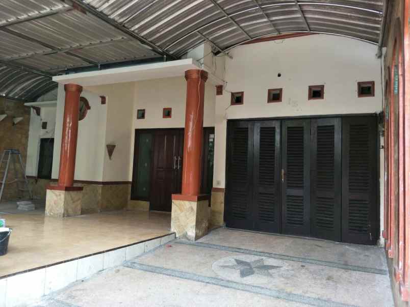 dijual rumah kebraon indah