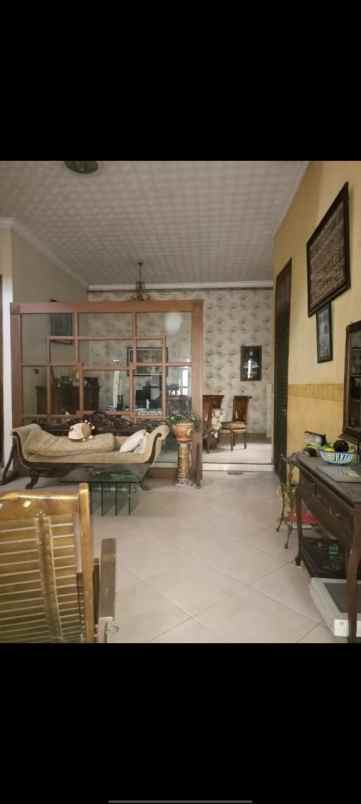 dijual rumah klasik furnish karah strategis dekat toll