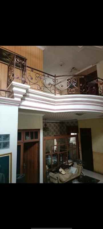 dijual rumah klasik furnish karah strategis dekat toll
