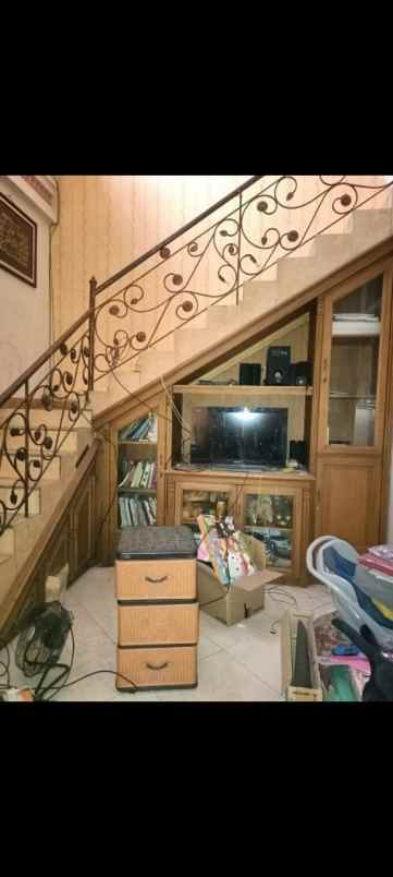 dijual rumah klasik furnish karah strategis dekat toll