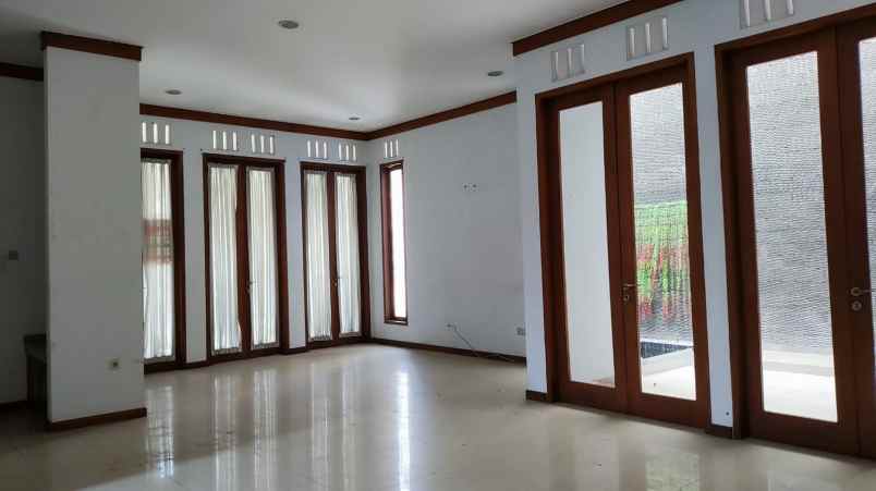dijual rumah komplek abadi regency