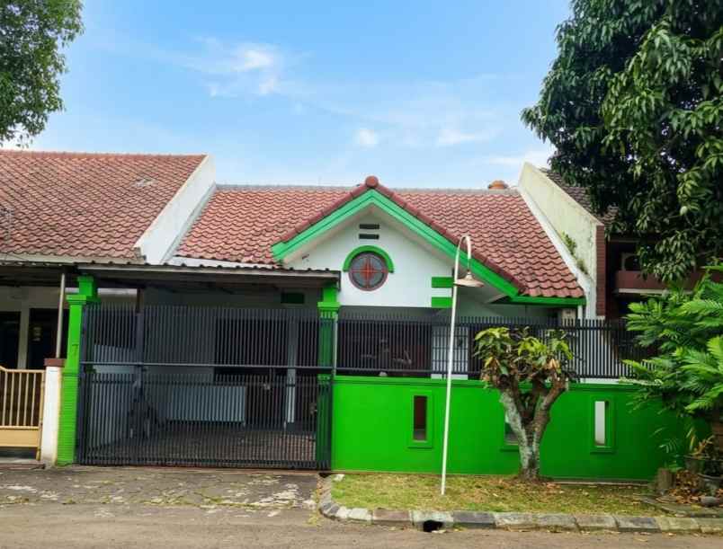 dijual rumah komplek batununggal indah