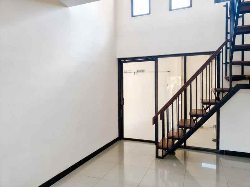 dijual rumah komplek baturaden techno
