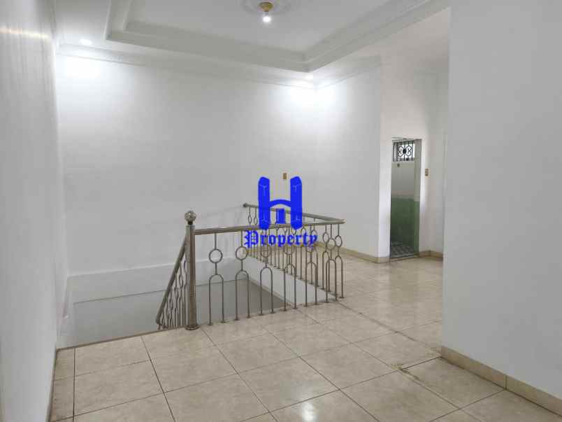 dijual rumah komplek cemara hijau jalan