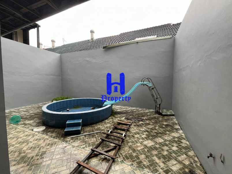 dijual rumah komplek cemara hijau jalan