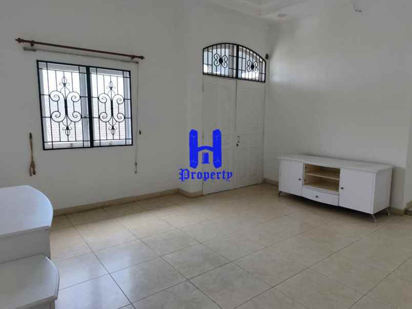 dijual rumah komplek cemara hijau jalan