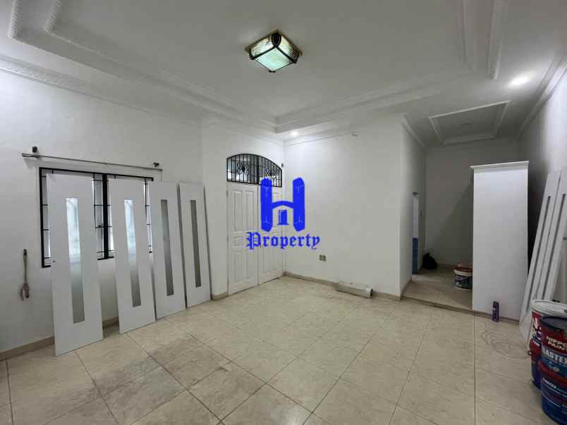 dijual rumah komplek cemara hijau jalan