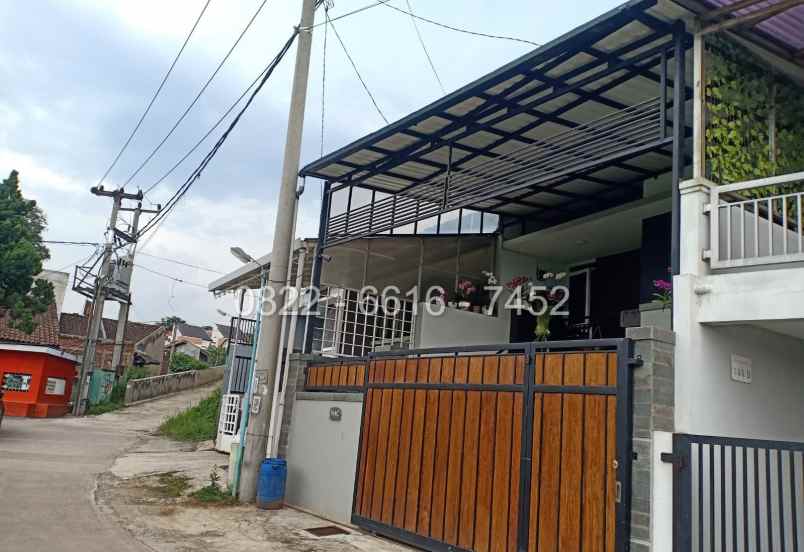 dijual rumah komplek cihanjuang