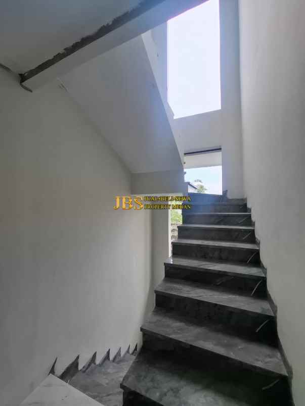 dijual rumah komplek citraland gama