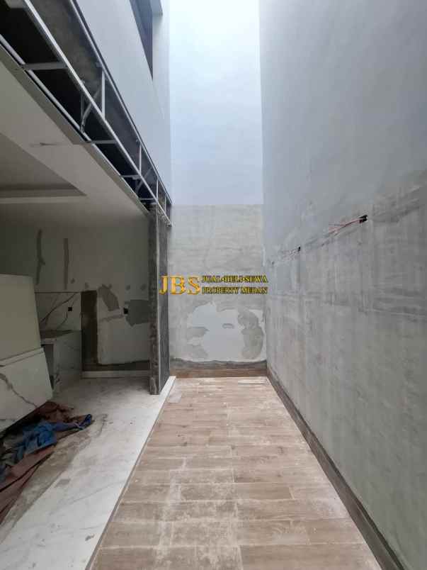 dijual rumah komplek citraland gama