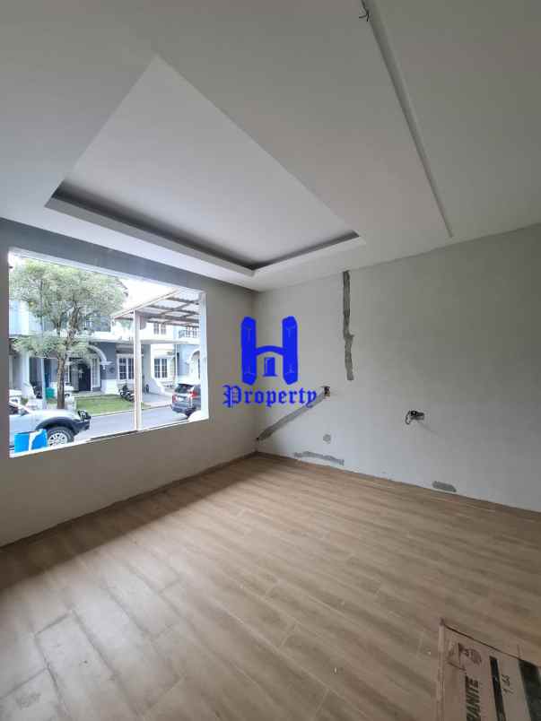 dijual rumah komplek citraland gama