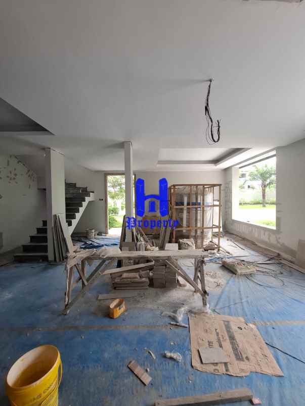 dijual rumah komplek citraland gama