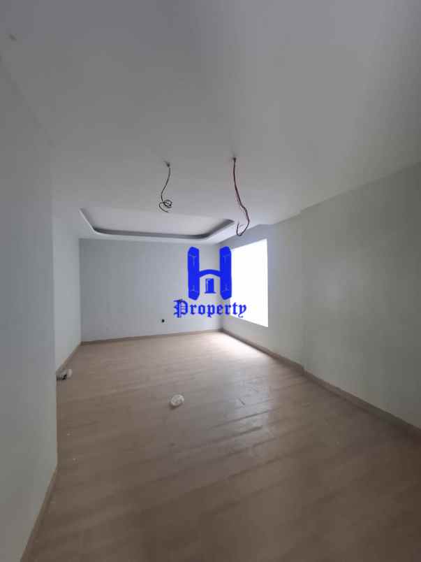 dijual rumah komplek citraland gama