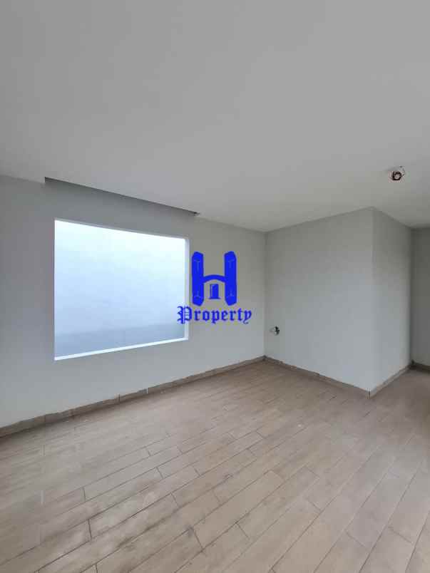 dijual rumah komplek citraland gama