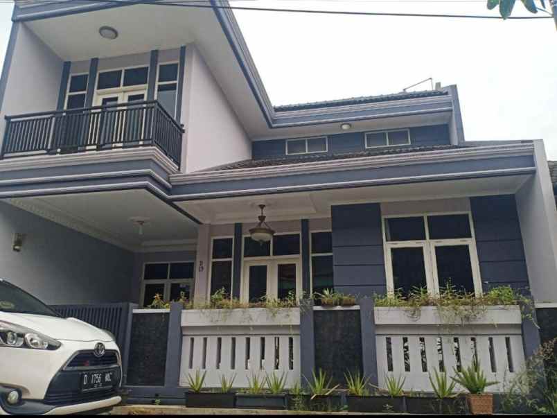 Dijual Rumah Mewah 2 Lt Siap Huni Dekat Exit Toll Sumarecon