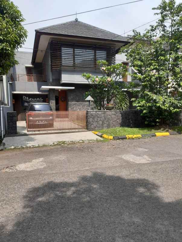 dijual rumah komplek elit batununggal