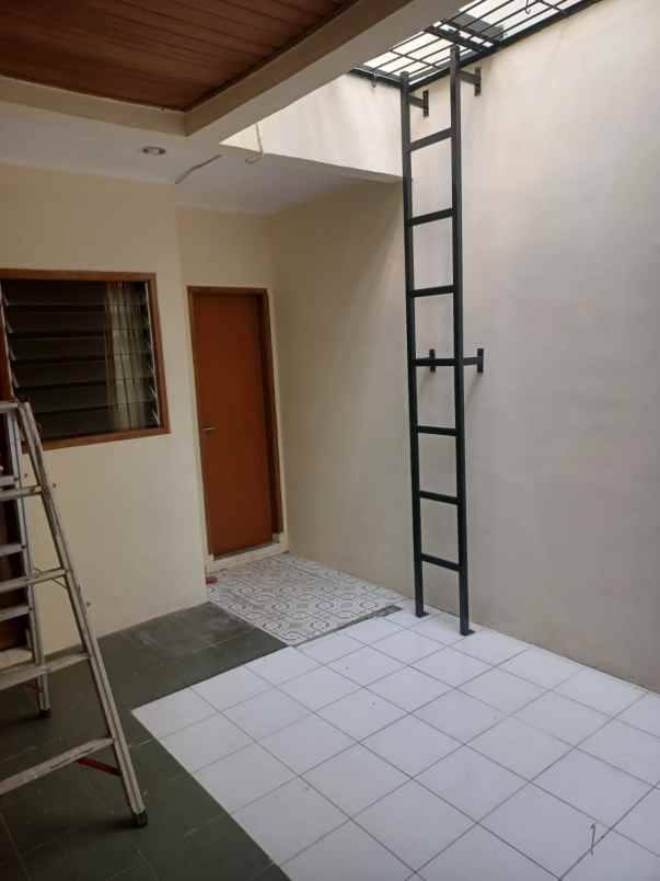 dijual rumah komplek mitra dago