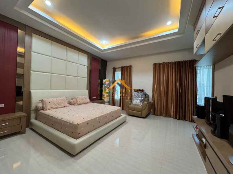 dijual rumah komplek mutiara residence