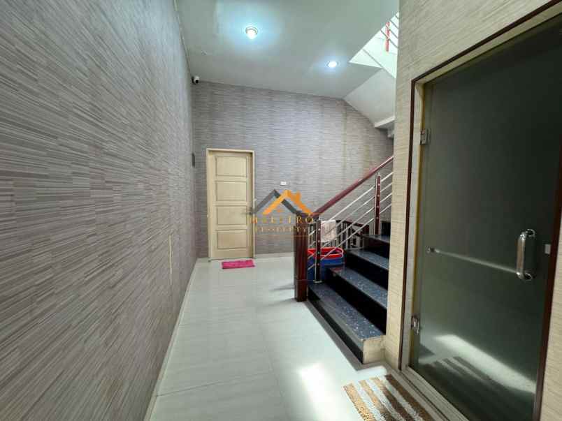 dijual rumah komplek mutiara residence