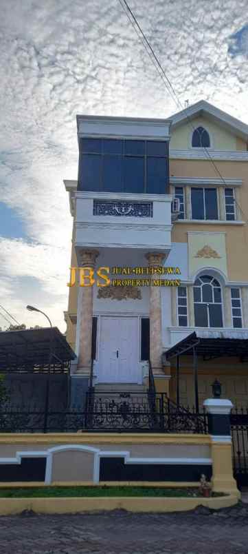 dijual rumah komplek piazza residence