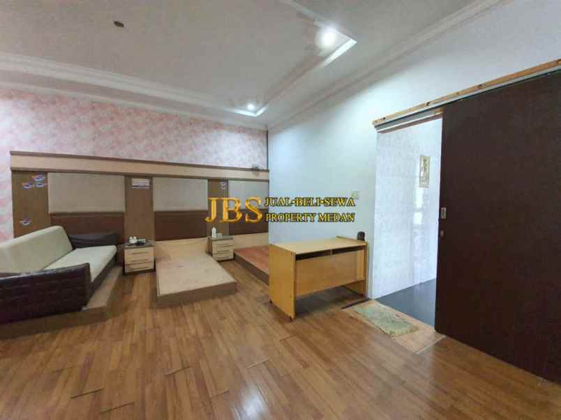 dijual rumah komplek piazza residence