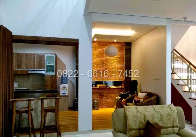 dijual rumah komplek sariwangi