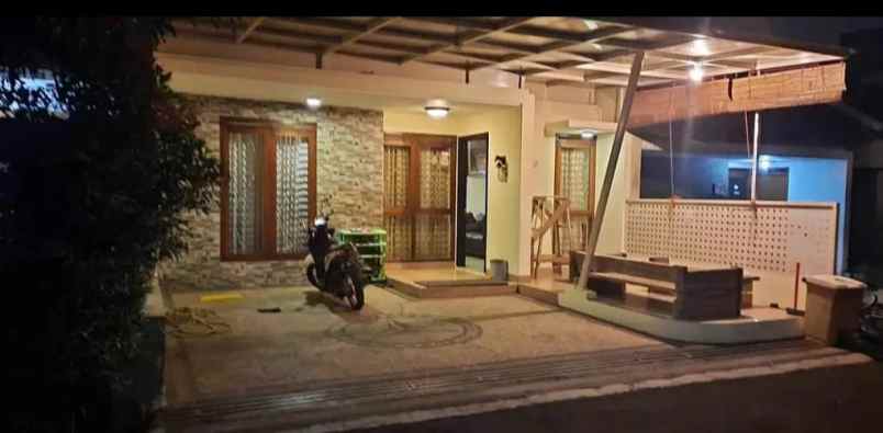 dijual rumah komplek sayana terrace