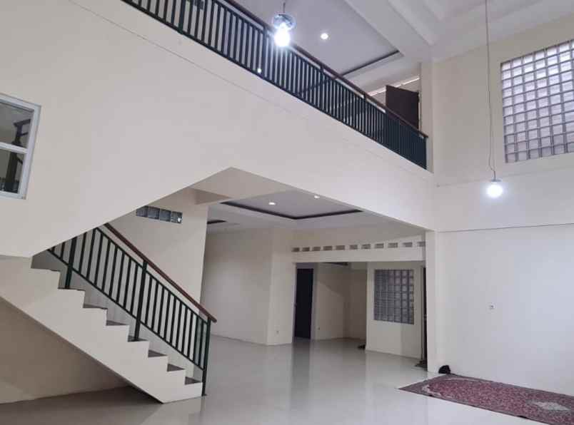 dijual rumah komplek setra duta