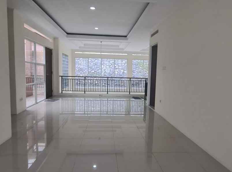 dijual rumah komplek setra duta