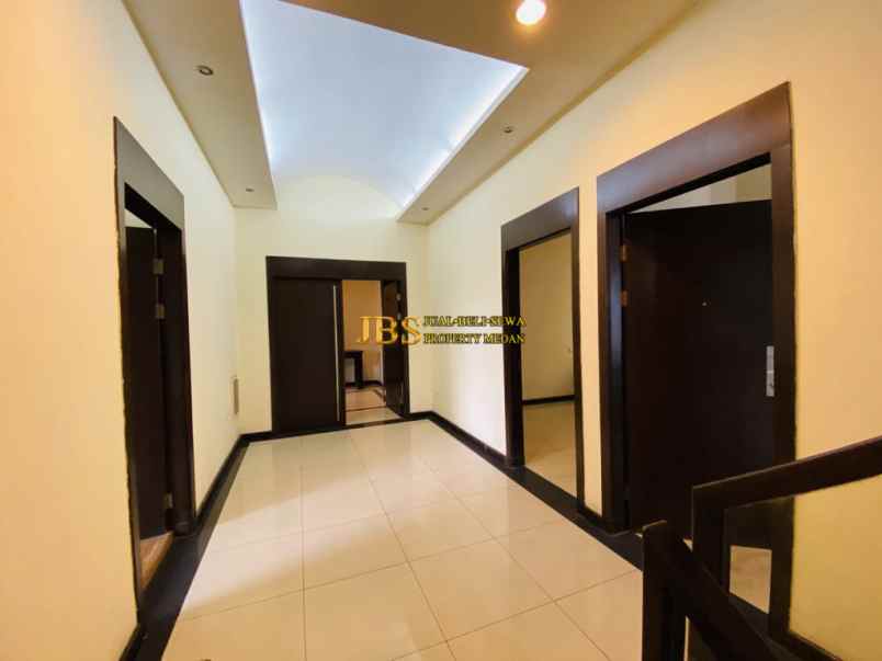 dijual rumah komplek taman malibu indah