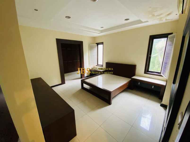 dijual rumah komplek taman malibu indah