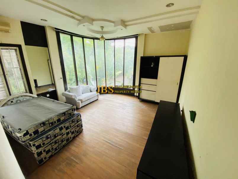 dijual rumah komplek taman malibu indah