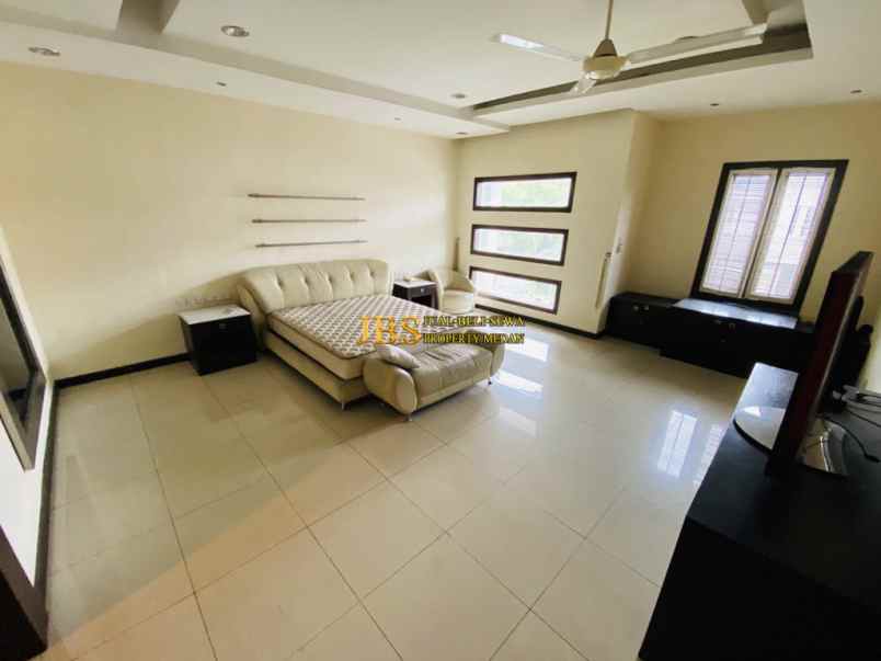 dijual rumah komplek taman malibu indah