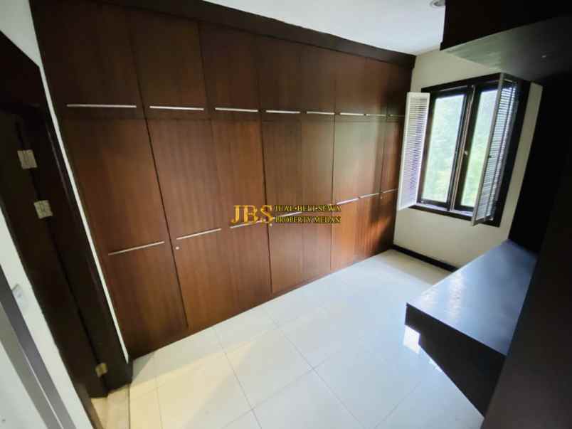 dijual rumah komplek taman malibu indah