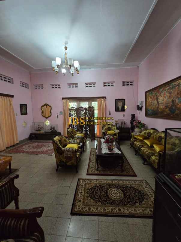 dijual rumah kondisi siap huni di jalan mahoni medan