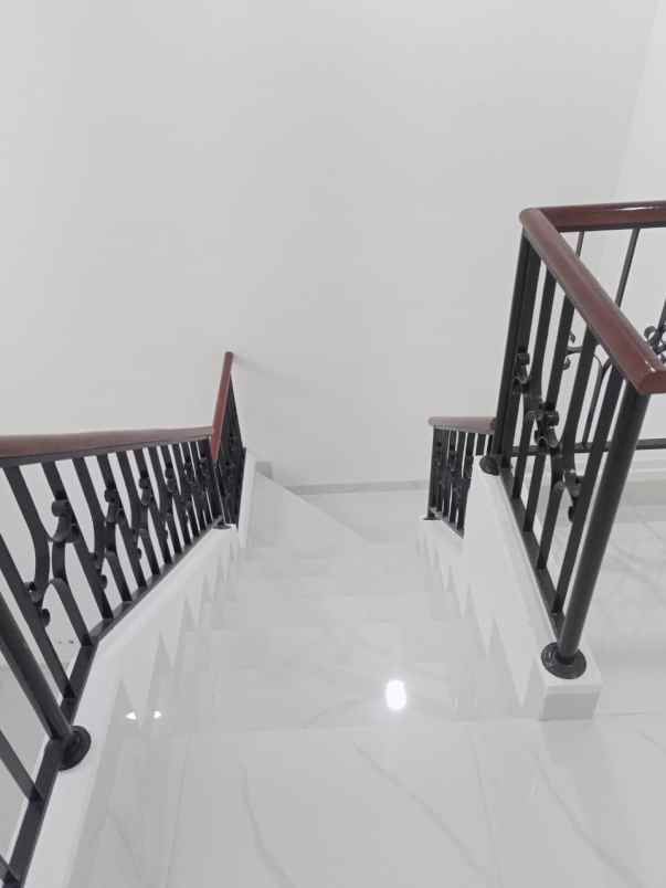 dijual rumah kota wisata cibubur