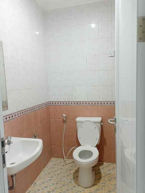 dijual rumah kota wisata cibubur