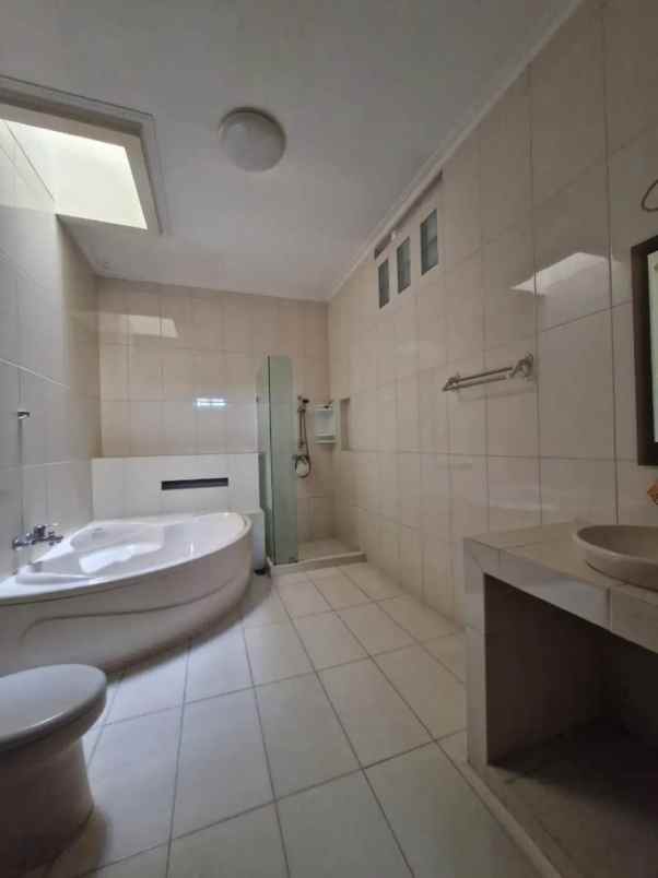 dijual rumah kota wisata cibubur