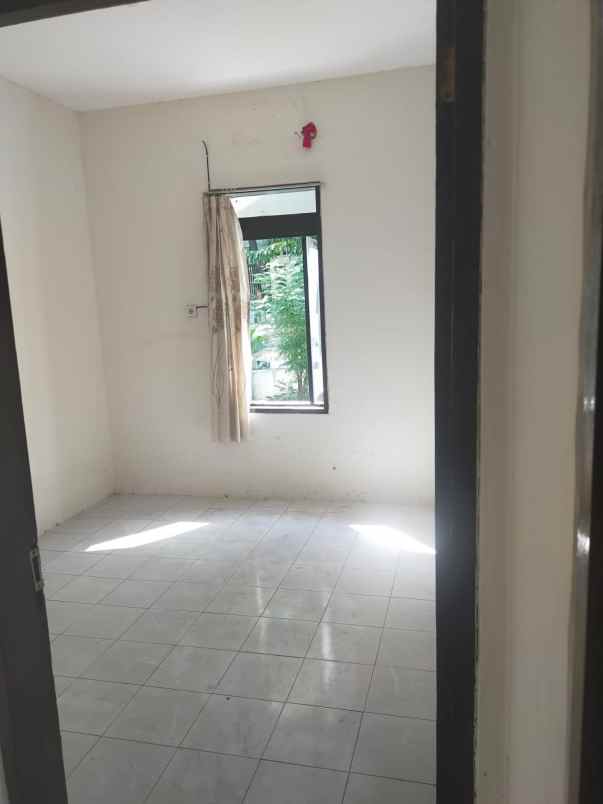 dijual rumah kutisari