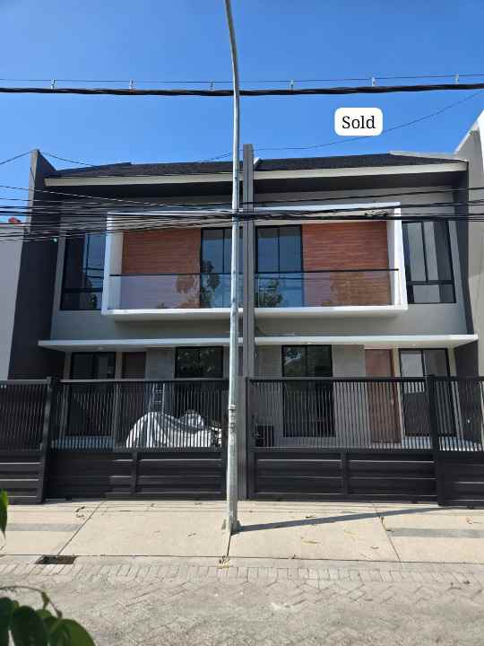 dijual rumah kutisari indah utara