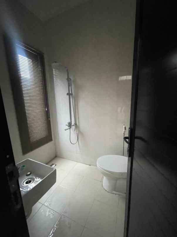 dijual rumah leuwimanggung depok