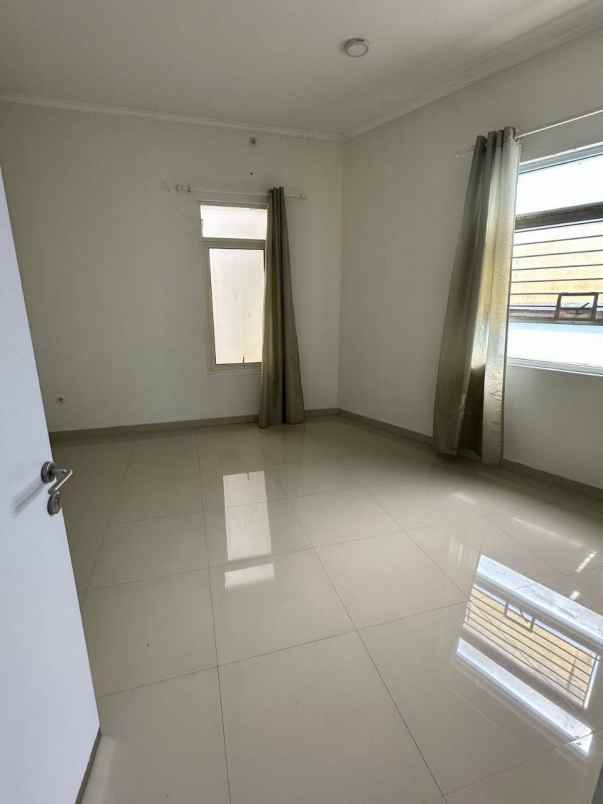 dijual rumah luas di cluster cigadung dago bandung