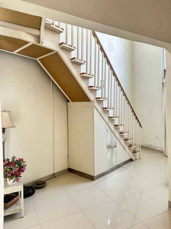 dijual rumah luas di cluster cigadung dago bandung